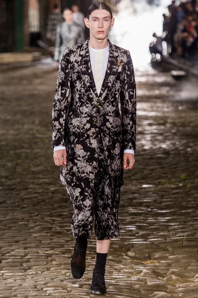 Look 22